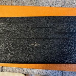 Louis Vuitton Felicie Pochette Flat pocket with 8 card slots